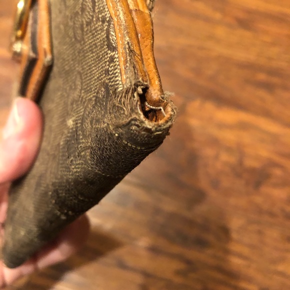 Authentic GUCCI D ring monogram bifold wallet - Picture 6 of 12